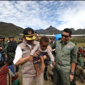 Korban Kekeringan di Puncak Terima Logistik Korban Kekeringan di Puncak Terima Logistik