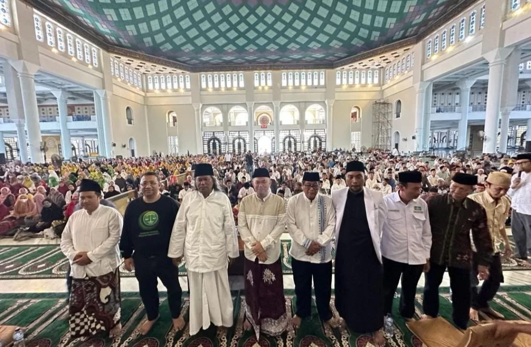 Ngaji Kebangsaan Bersama Gus Muwafiq di Masjid Al Akbar Surabaya