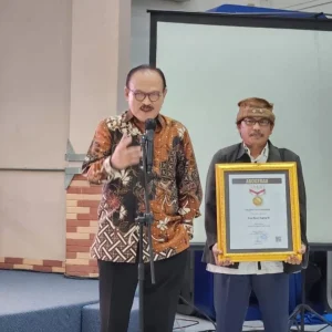 Eros Jarot Raih Anugerah Tokoh Pejuang Kemerdekaan Pers