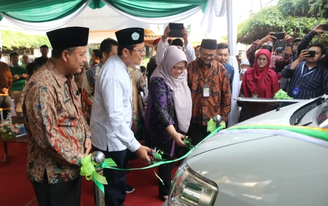 Pegadaian & Laznas LMI Bantu Ambulance Ke Ponorogo