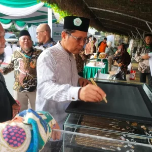 K.H. M Cholil Nafis : Pinjol Yang Jelas Ada Ijin dan Syariahnya, Hindari Pinjol Rentenir Mencekik K.H. M Cholil Nafis : Pinjol Yang Jelas Ada Ijin dan Syariahnya, Hindari Pinjol Rentenir Mencekik