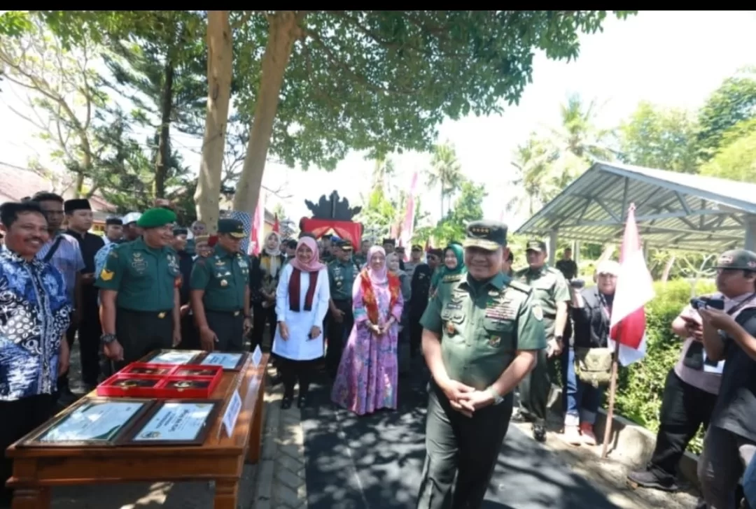 Kunjungi Kampung Pancasila, KSAD Apresiasi Toleransi Masyarakat Banyuwangi