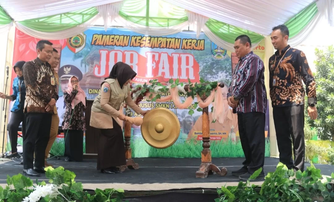 Gelar Job Fair 2023 di SMKN 1 Jatirejo, Bupati Mojokerto Ikfina Gandeng 37 Perusahaan