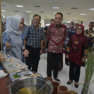 UMKM Surabaya Hadir di Theater Rasa Food Court ASEEC Unair UMKM Surabaya Hadir di Theater Rasa Food Court ASEEC Unair
