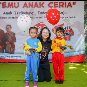 Mbak Cicha: Anak Harus Dekat Orang Tua Bukan Gadget