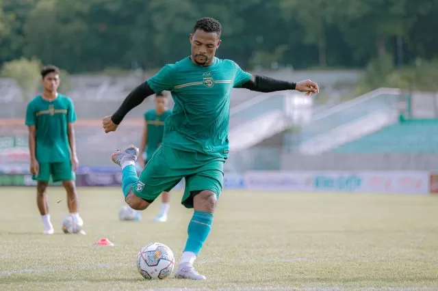 Meski Krisis Pemain, Persebaya Tak Garansi Paulo Victor Jadi Starter Lawan Borneo