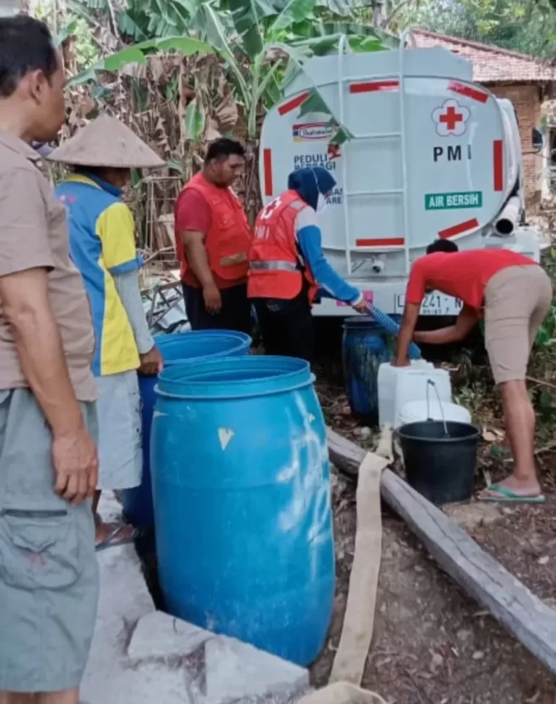 Dampak Kekeringan, PMI Jatim Bantu Warga Kekurangan Air Bersih