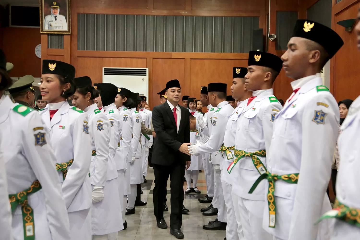Paskibra Surabaya Dikukuhkan, Siap Jalankan Mandat Upacara HUT RI di Balai Kota