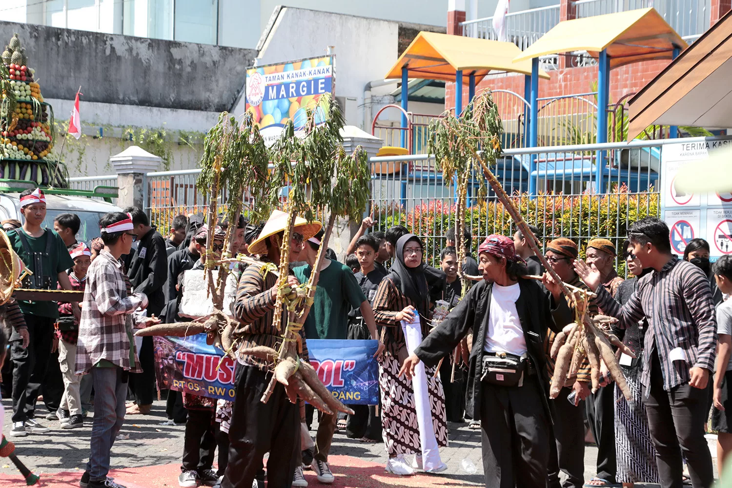 Wali Kota Eri Apresiasi Sedekah Bumi Kampung Ngesong