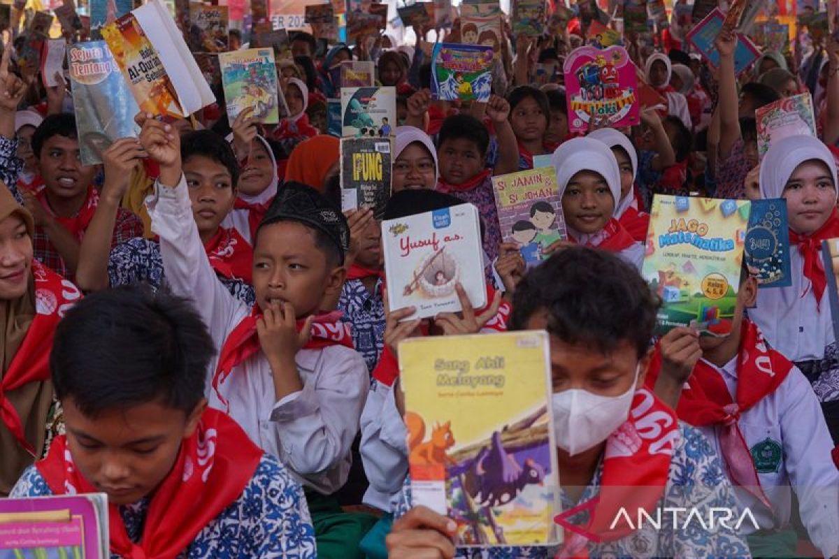 Gerakan pelajar ayo membaca buku Gerakan pelajar ayo membaca buku