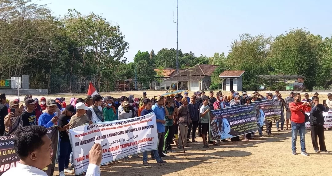 Ratusan Warga Desa Pojok Demo Tuntut Kasi Pelayanan Diberhentikan Dari Jabatannya