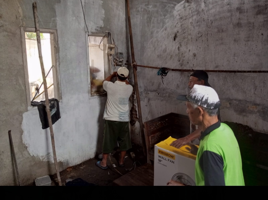 Warga Gotong Royong, Pemkab Pasuruan Belum Juga Hadir