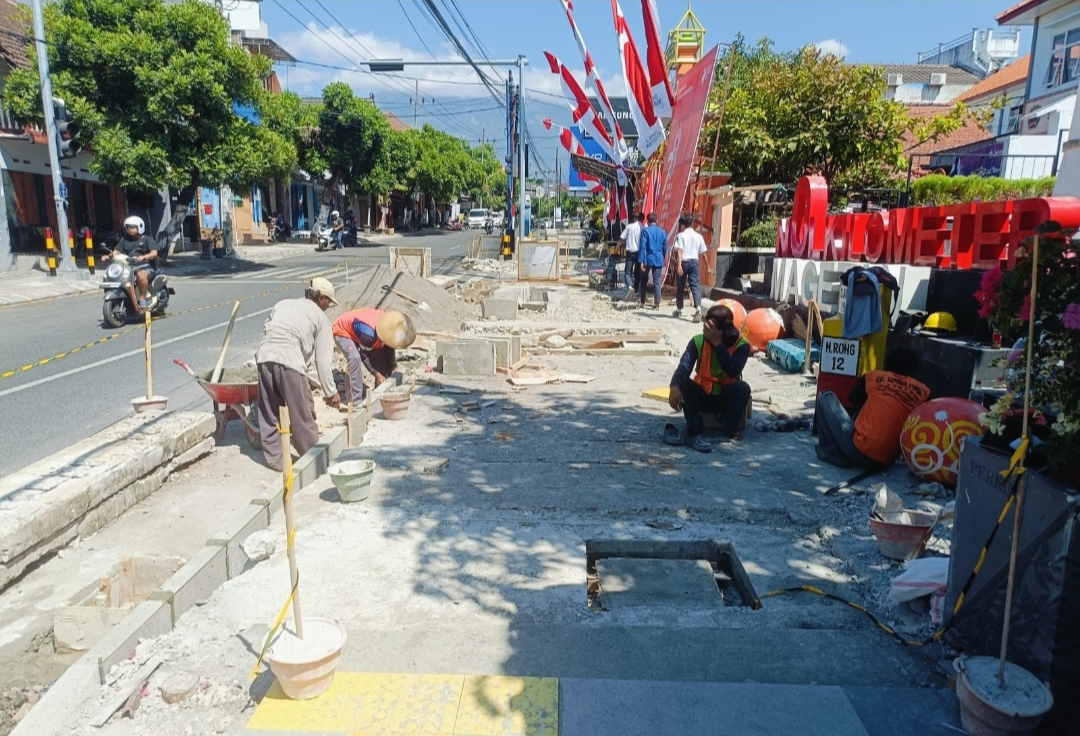Beri Kenyamanan Bidang Cipata Karya Dinas PUPR Rehab Drainase Jalan Ahmad Yani Magetan