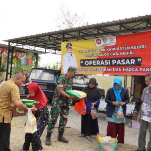8 Ton Beras Operasi Pasar Ludes Diserbu Masyarakat Kecamatan Badas