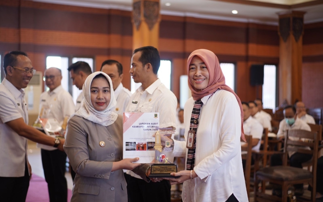 Tingkatkan Nilai Indeks Reformasi Birokrasi, Ning Ita Gelar Rakorwas Audit Kearsipan