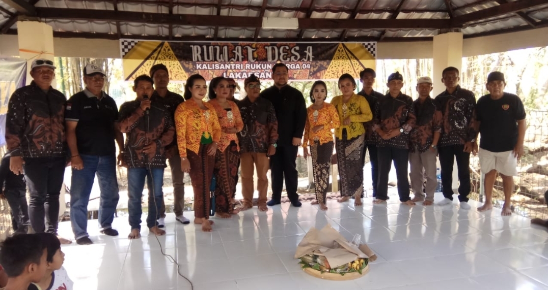 Ludruk Acara Puncak Ruwat Desa Warga Lakarsantri