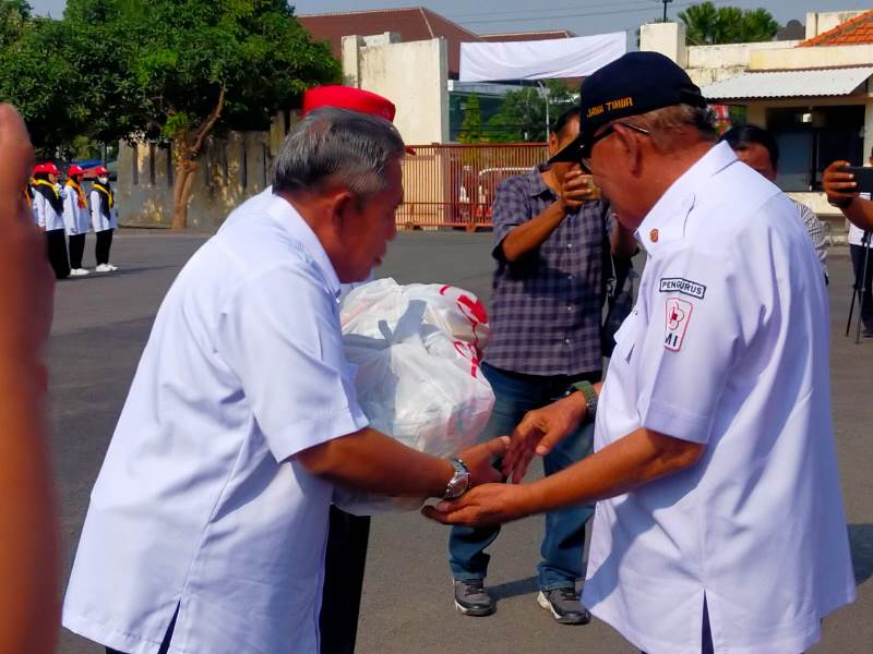 Peringati HUT Ke-78 PMI, Ketua PMI Jatim Imam Utomo Mengajak Menolong Sepenuh Hati