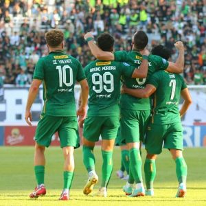 Persebaya Hajar Arema di GBT 3-1