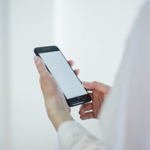 Saat Salat Mematikan Dering HP, Apakah Salatnya Batal? Saat Salat Mematikan Dering HP, Apakah Salatnya Batal?