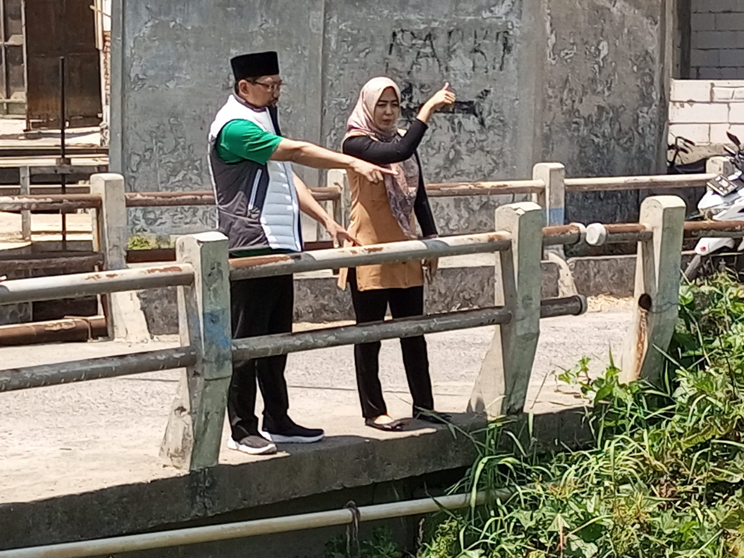 Sidak Sungai Wrati, Ketua DPRD Kab. Pasuruan Muntah muntah