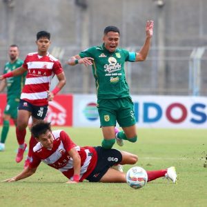 Madura United Gunduli Persebaya 3-0