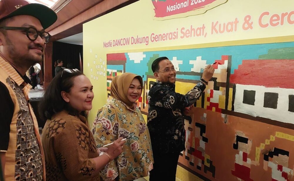 Dancow stimulasi keterampilan anak lewat festival menggambar