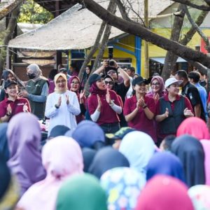 Support Wisata Banyuwangi, Bhayangkari Gelar Baksos Sebelum Tour of Kemala