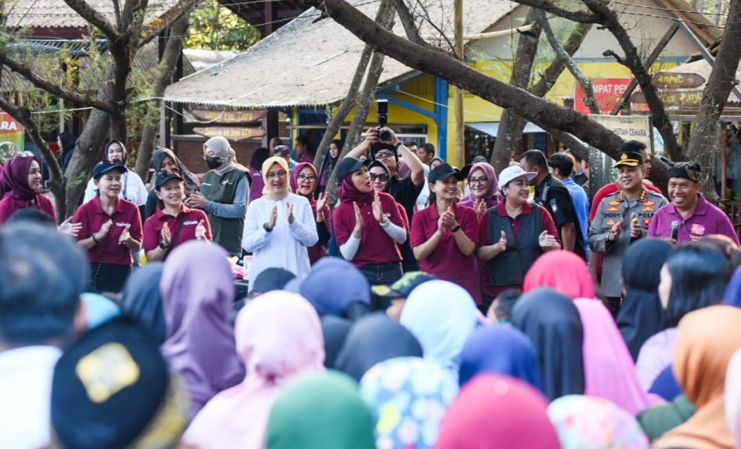 Support Wisata Banyuwangi, Bhayangkari Gelar Baksos Sebelum Tour of Kemala