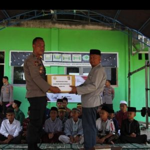 Peduli Literasi, Polresta Palu Salurkan Buku ke Pondok Pesantren Nurul Huda