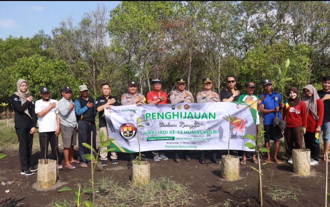 Perbaiki Iklim, Polisi Di Banyuwangi Tanam Ribuan Bibit Mangrove
