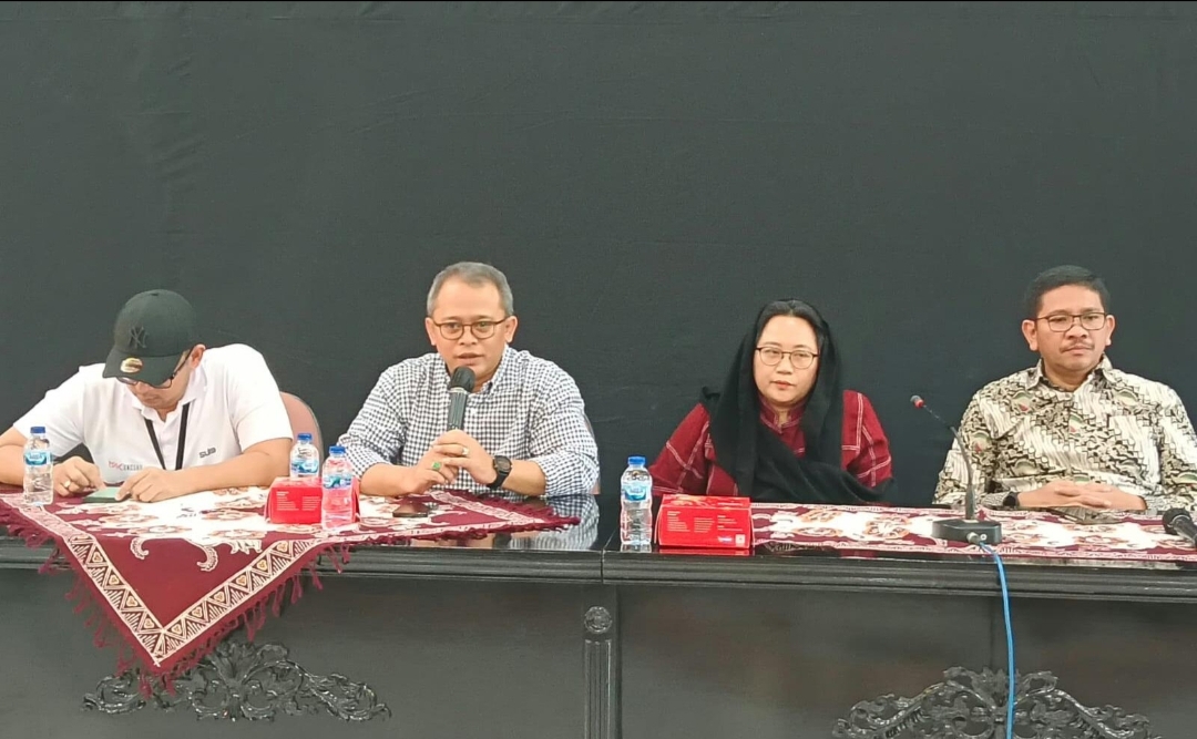 Kiai Dan Sejumlah Tokoh, Ramaikan Jalan Sehat Hari Santri