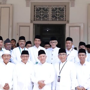 Presiden Jokowi Silaturohmi dengan Kiai Sepuh di HBNO Surabaya Presiden Jokowi Silaturohmi dengan Kiai Sepuh di HBNO Surabaya