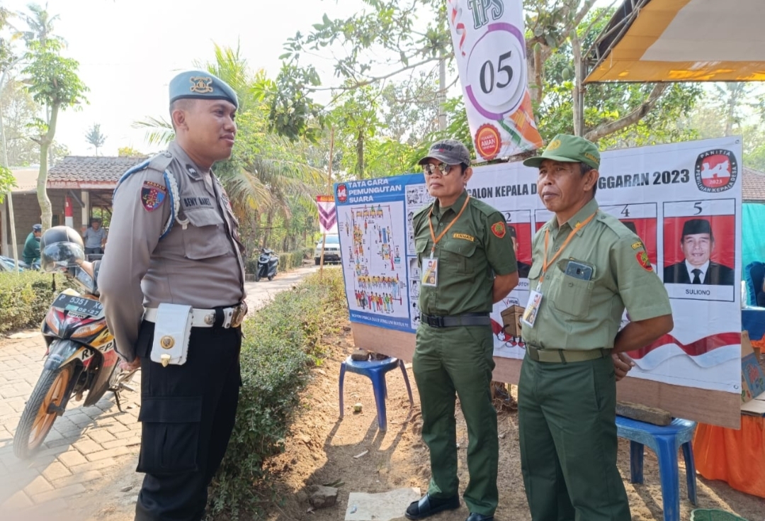 Berikan Rasa Aman Saat Pelaksanaan Pilkades, Polisi di Banyuwangi Lakukan Patroli