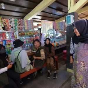 Di Banyuwangi, Pasang Listrik Gratis untuk Puluhan Pelaku Usaha Mikro 
