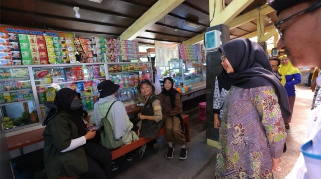 Di Banyuwangi, Pasang Listrik Gratis untuk Puluhan Pelaku Usaha Mikro 