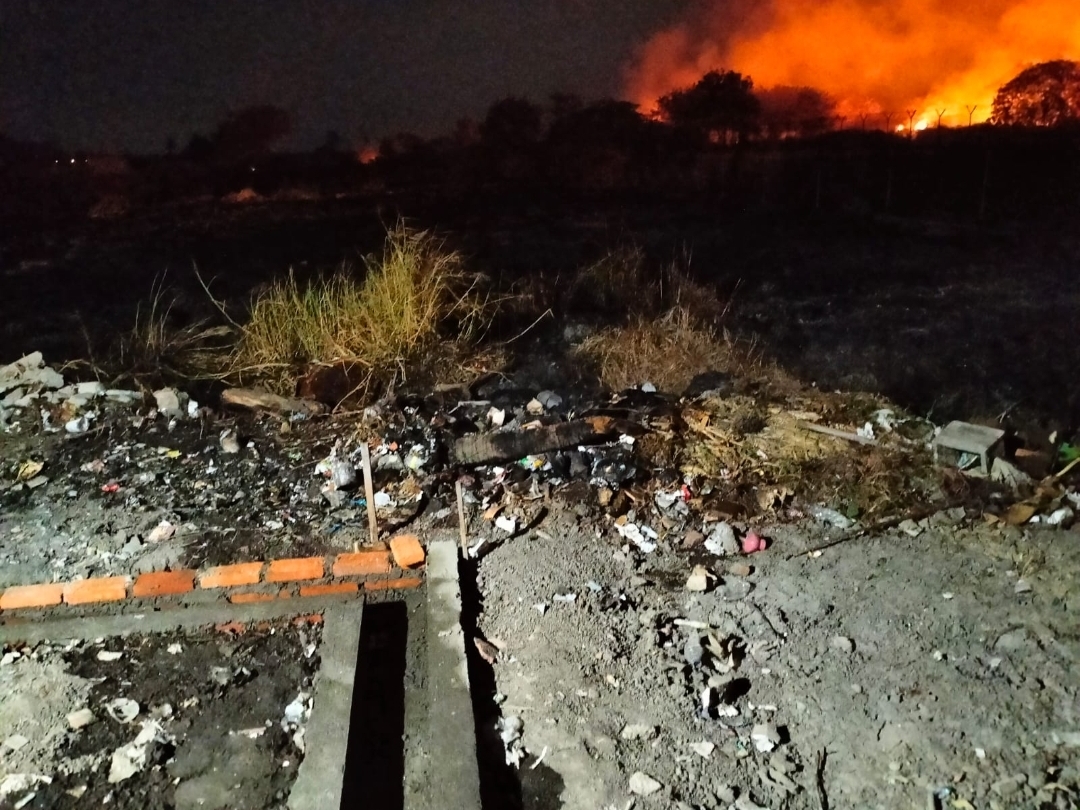 Kebakaran Lahan Alang-Alang Di Bandara Banyuwangi, Tidak Ada Korban 