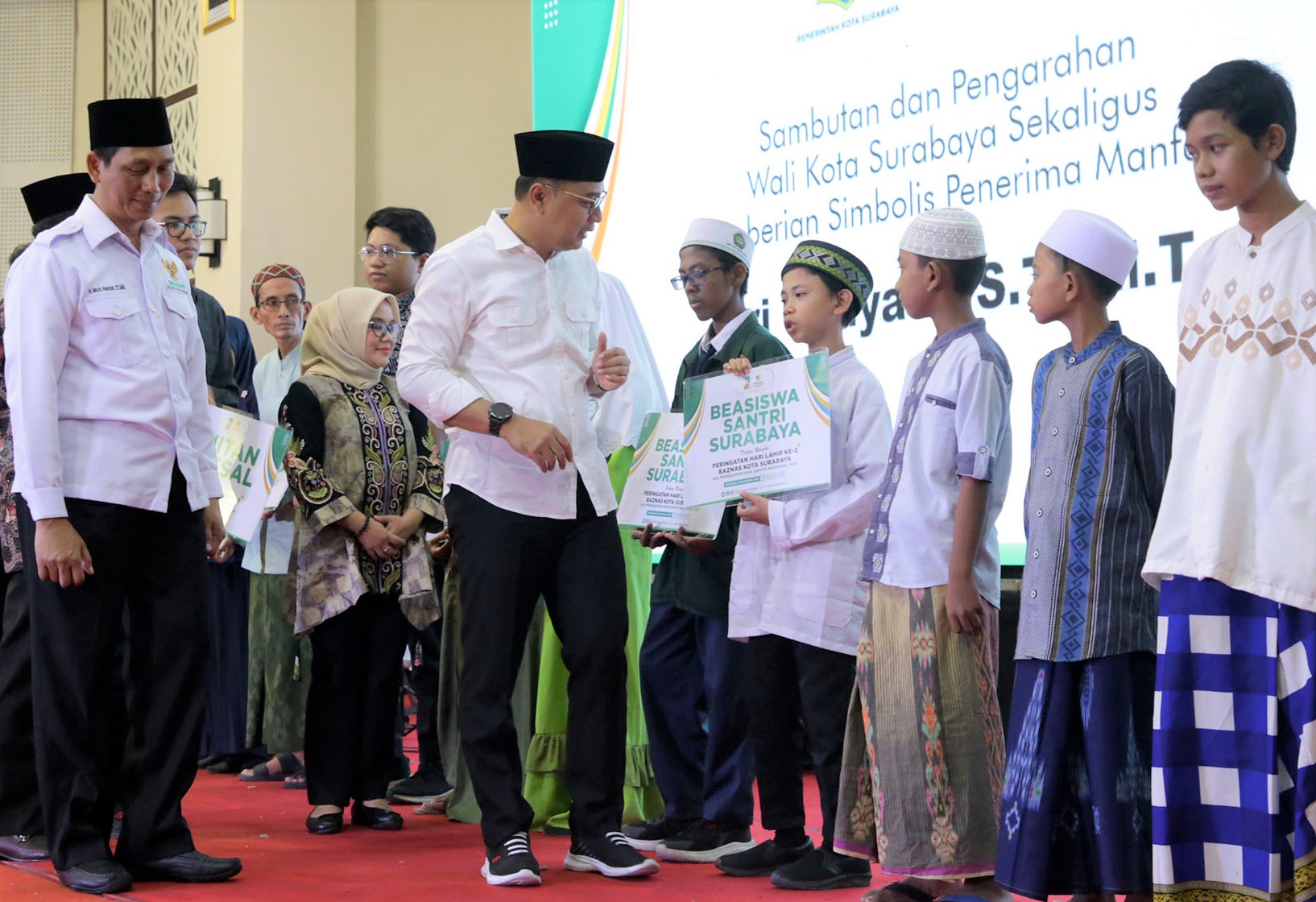 Wali Kota Eri Dukung Baznas Surabaya Bantu Biaya Pendidikan Ponpes