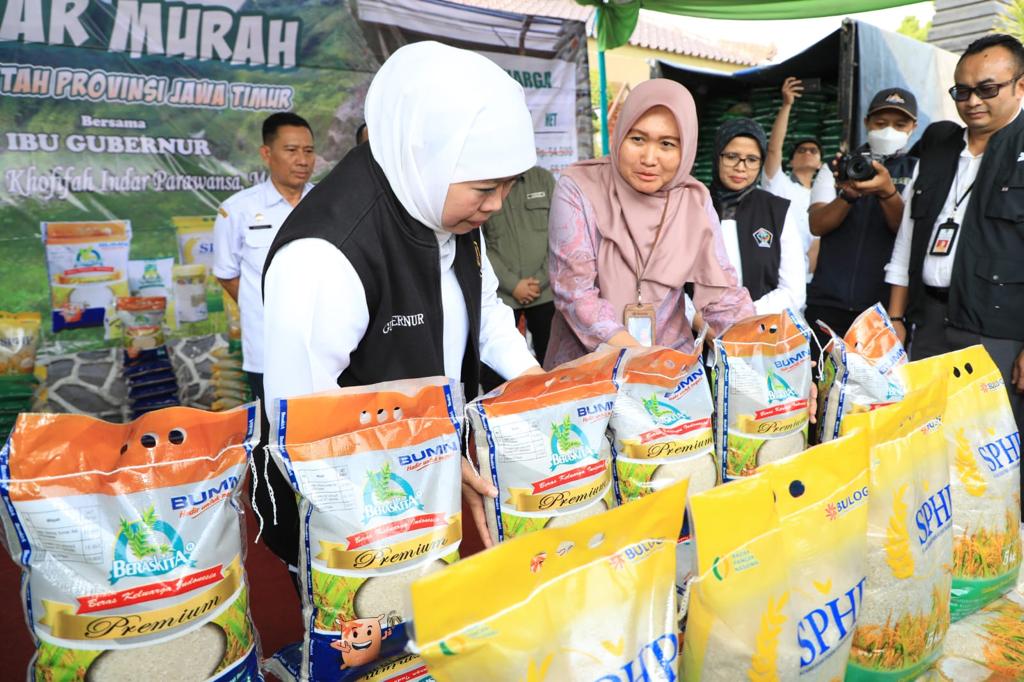 Gubernur Jatim Gelar Pasar Murah dan Gelontor Bansos di Kabupaten Blitar