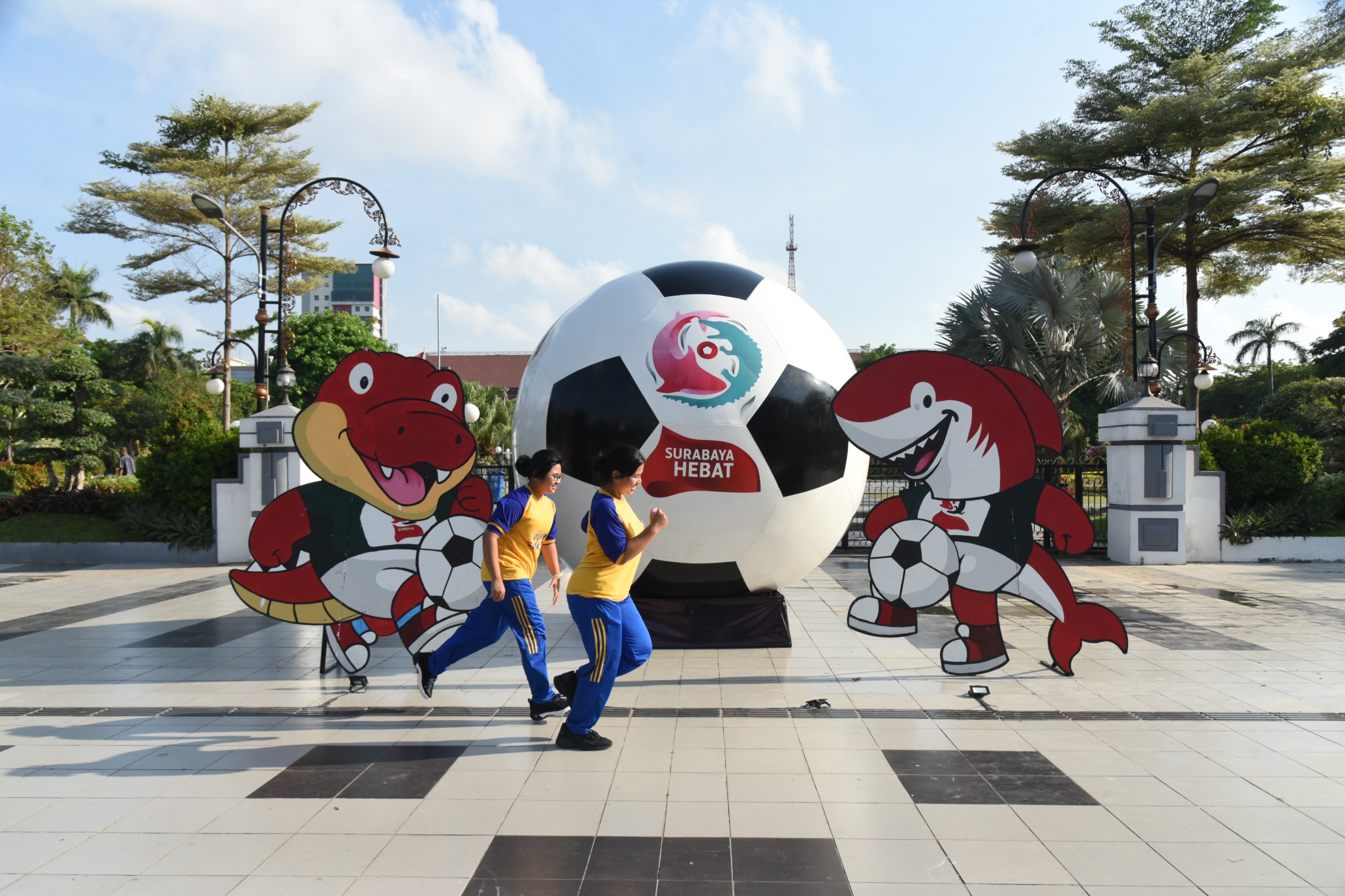Dekorasi Piala Dunia U-17 Mulai Menghiasi Kota Surabaya
