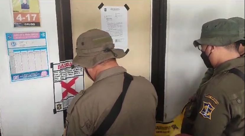 Tak Dihuni Sebulan, Satpol PP Surabaya Segel Kamar Rusun
