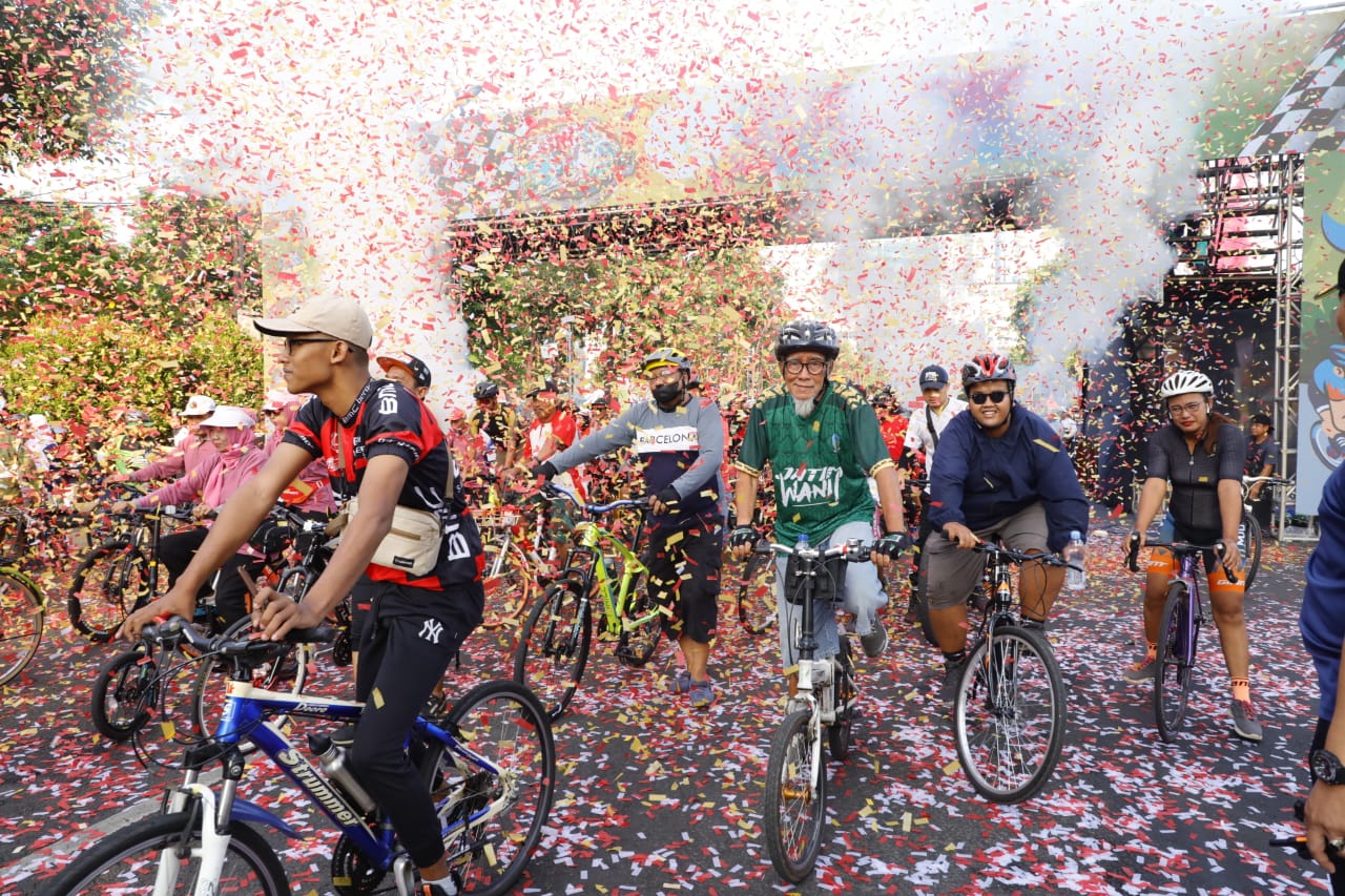 15.620 Peserta Meriahkan Fun Bike HUT 78 Provinsi Jatim