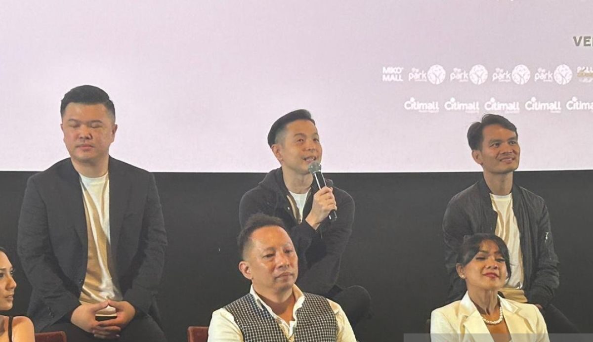 Cerita Ernest Prakasa buat film hitam-putih untuk “JESEDEF”