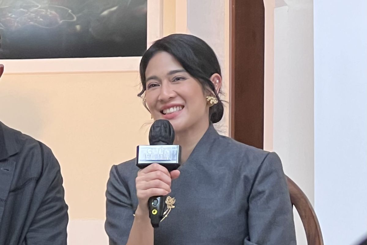 Dian Sastrowardoyo jadi antisosial selama 6 bulan demi “Gadis Kretek”