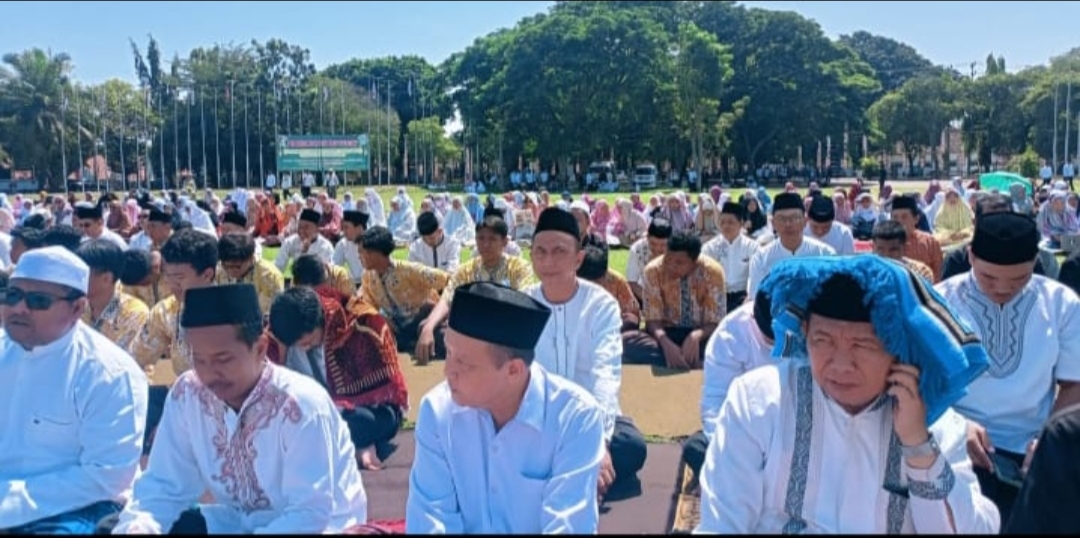 Kemenag Banyuwangi Bersama  Masyarakat Shalat Minta Hujan