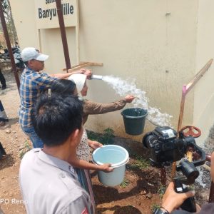 Polisi Bangun Sumur Bor di Banyuwangi, Warga Bisa Nikmati Air Bersih Meski Musim Kemarau