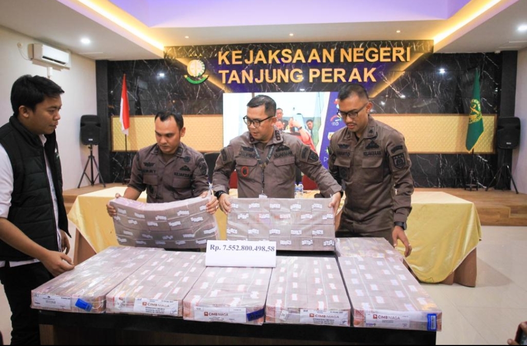 Kejari Tanjung Perak Terima Pengembalian Kerugian Negara Rp7,5 Miliar