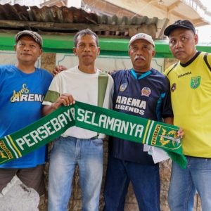 Momen Bersatunya Suporter Persebaya & Arema dalam Upacara Piala Dunia U-17 di Stadion GBT
