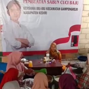 Di Kediri, Puluhan Ibu ibu Antusias Ikuti Pelatihan  Membuat Sabun Cuci