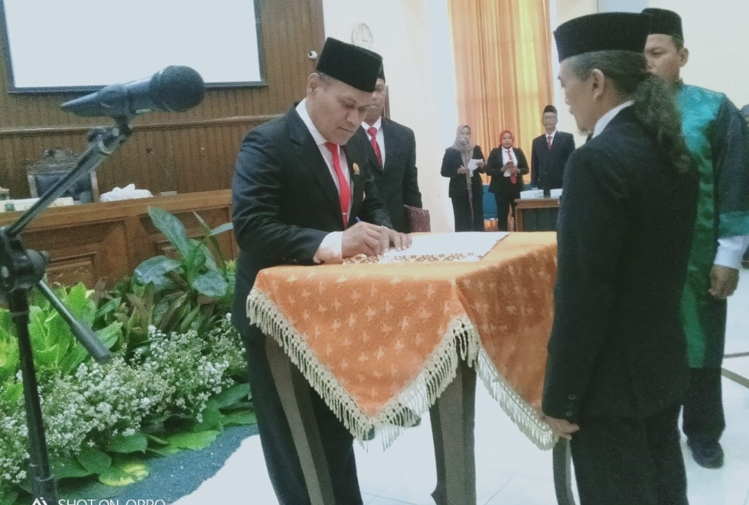 KH. R Bustomi Resmi Dilantik PAW Anggota DPRD Magetan