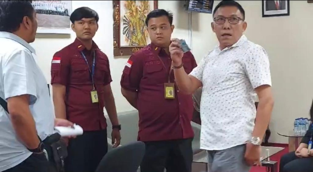 Kejati Bali Tangkap 5 Petugas Imigrasi karena Pungli Fast Track di Bandara